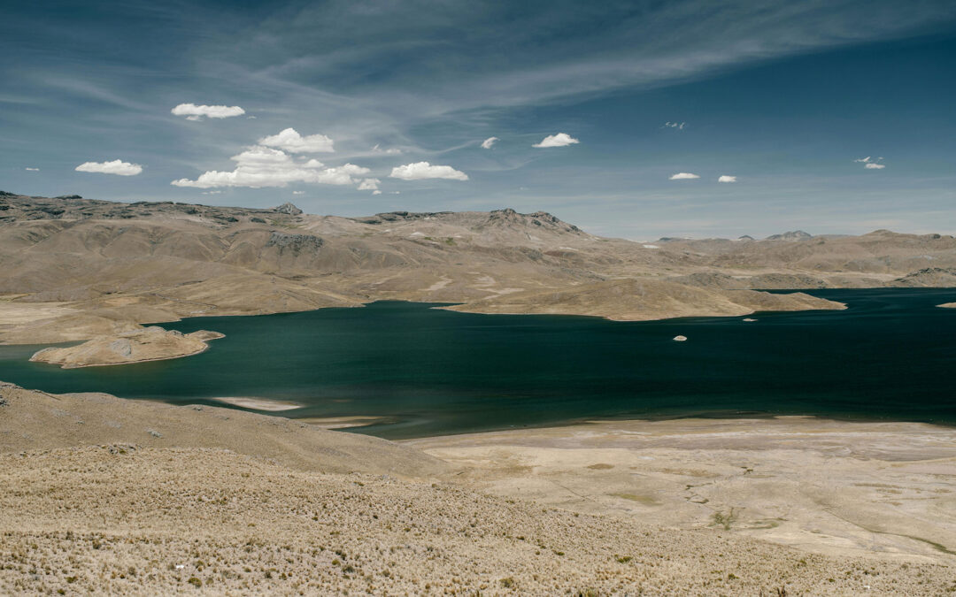 Sabidurías que fluyen: el doble poder de la ciencia ancestral y el liderazgo femenino ante la crisis hídrica boliviana