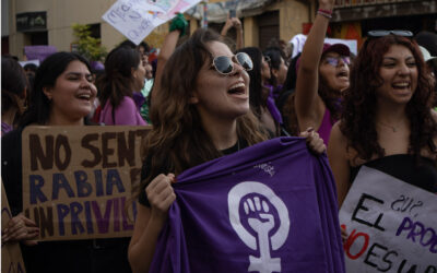 Los rastros de una huella colectiva color morado y verde: la marcha por el Día Internacional de la Mujer en Cochabamba
